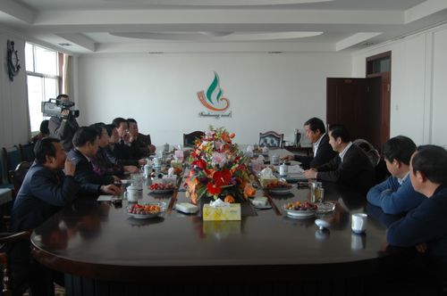 瓜州縣、金塔縣領(lǐng)導(dǎo)來(lái)公司慰問(wèn)