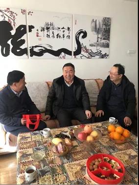 敦煌種業(yè)領(lǐng)導(dǎo)看望慰問公司老干部、老黨員及困難黨員職工