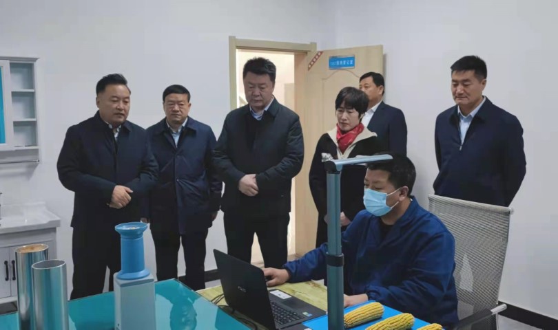 酒泉市政府黨組成員、副市長(zhǎng)哈里別克來(lái)敦煌種業(yè)調(diào)研指導(dǎo)工作