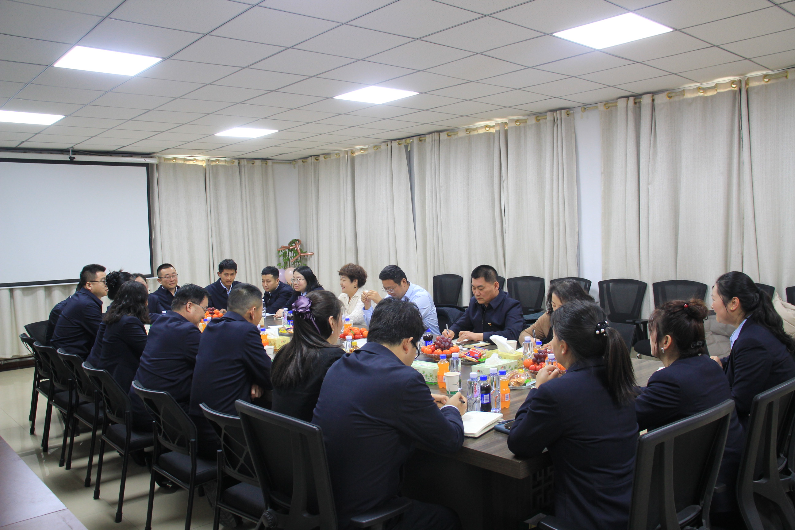 敦煌種業(yè)開(kāi)展2026年春節(jié)前走訪慰問(wèn)困難黨員、職工活動(dòng)